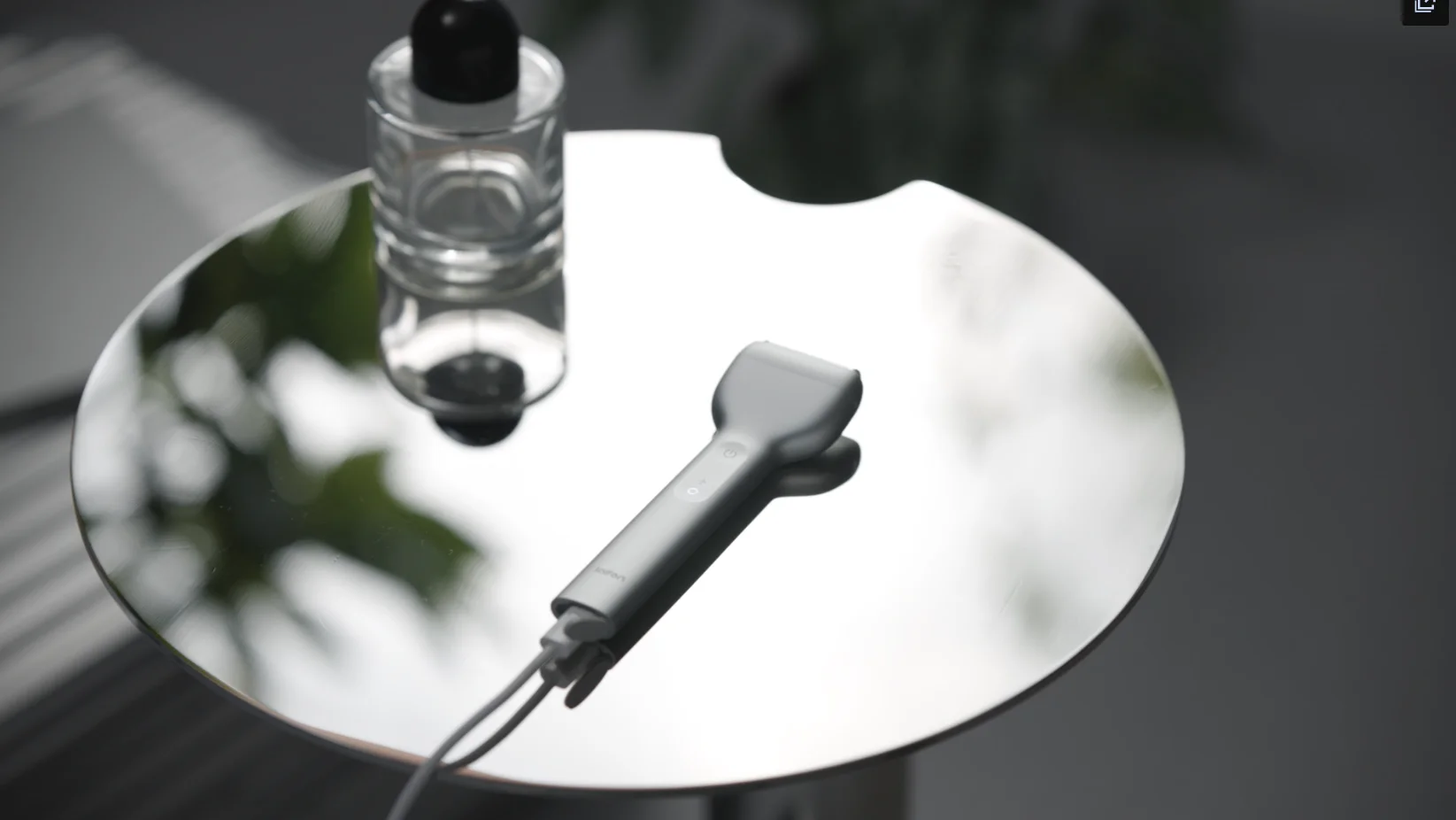 Laifen T1 Pro USB-C充電シーン